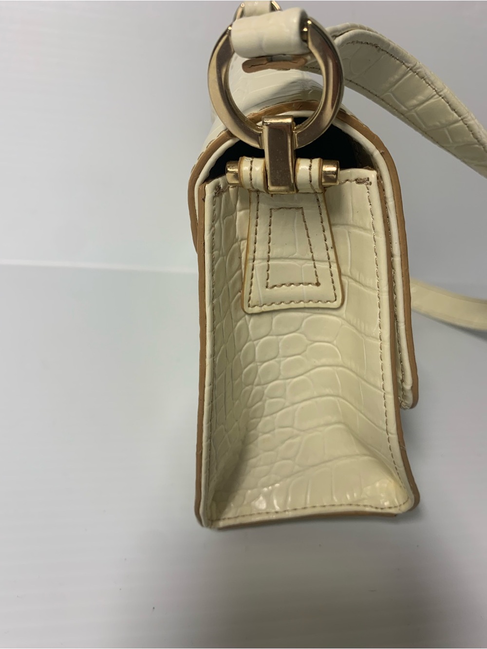 Vintage Liz Claiborne Cream Croc-Embossed Shoulder Bag with Gold Hardware